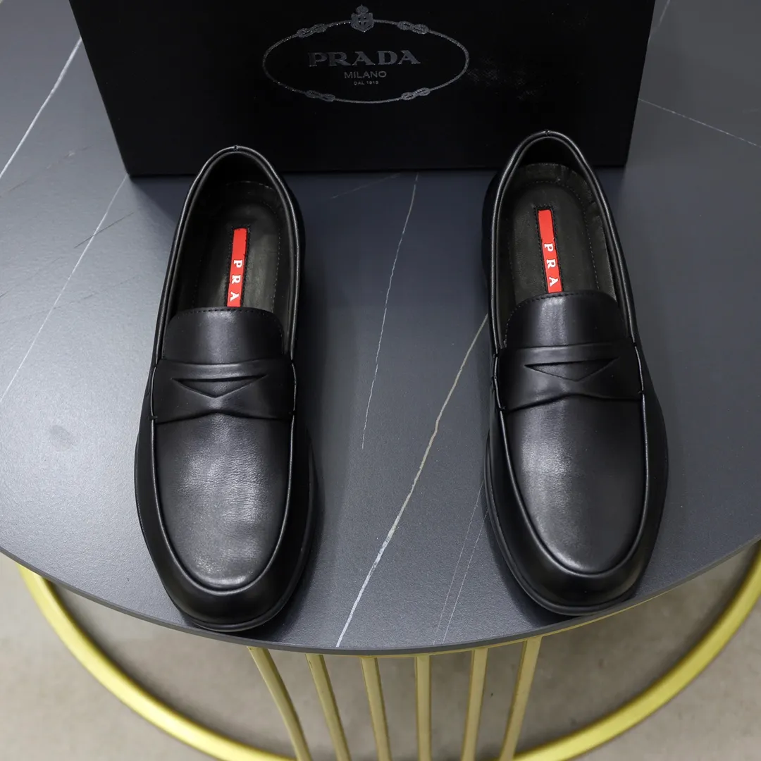Men's shoes💰600💰Top original order Brand: PRADA (Prada) Standard code: Men's code 38/44 (45 can be customized) Grade: Same as the official website Material: Original cowhide surface, cowhide lining, original wear-resistant soft outsole Style category: Business casual slip-on shoes, young fashion, European and American trends, British style Color: actual picture color